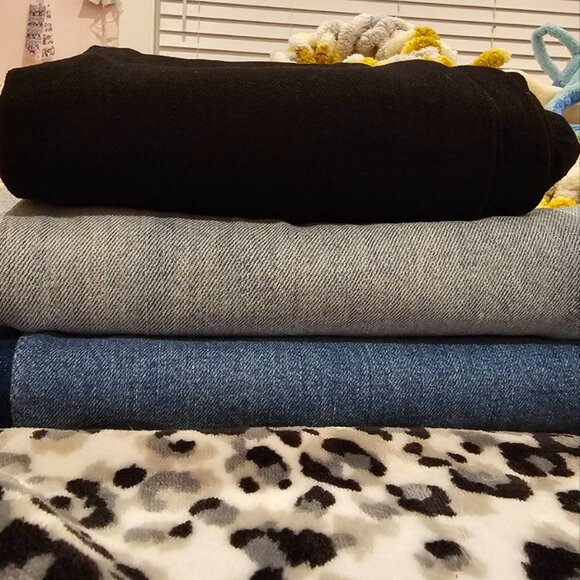 Gap 3 Pairs of Jeans - Picture 3 of 16